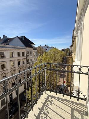Uhlenhorst: Sonnenverwöhnter Altbau mit Balkon, Weitblick & Privatsphäre – 22085 Hamburg – Vorschaubild 6