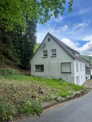 1-2 Familienhaus mit Loggia, Garage und Garten in schöner und ruhiger Wohnlage von Eisern – 57080 Siegen – Vorschaubild 3