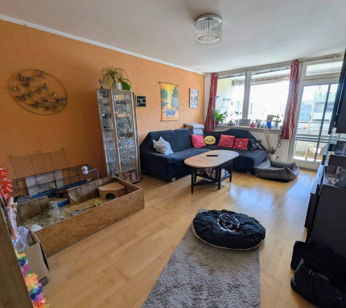 Geräumige und zentrale Wohnung inkl. Tiefgaragen-Stellplatz, Provisionsfrei!