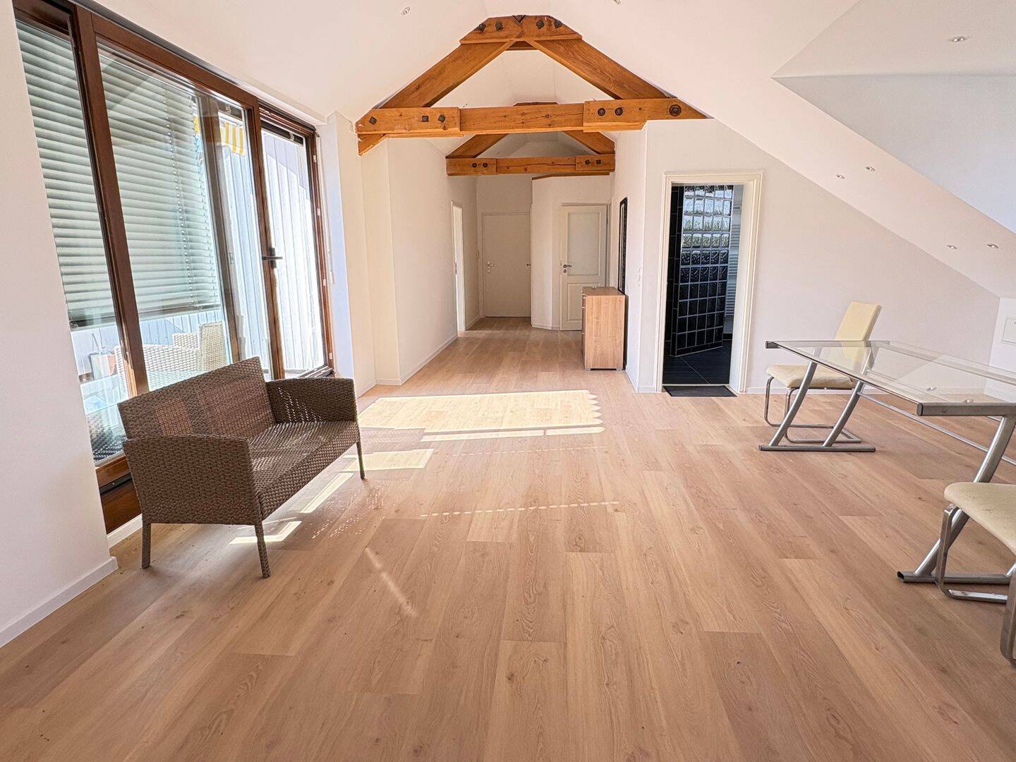Über den Dächern - 4 Zimmer Wohnung mit Loggia in Bestlage – Nürnberg – Vorschaubild 4