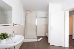 Helle 3-Zimmer-Erdgeschosswohnung mit Terrasse und EBK - ca. 110 m², neuwertig – 16356 Ahrensfelde – Vorschaubild 3