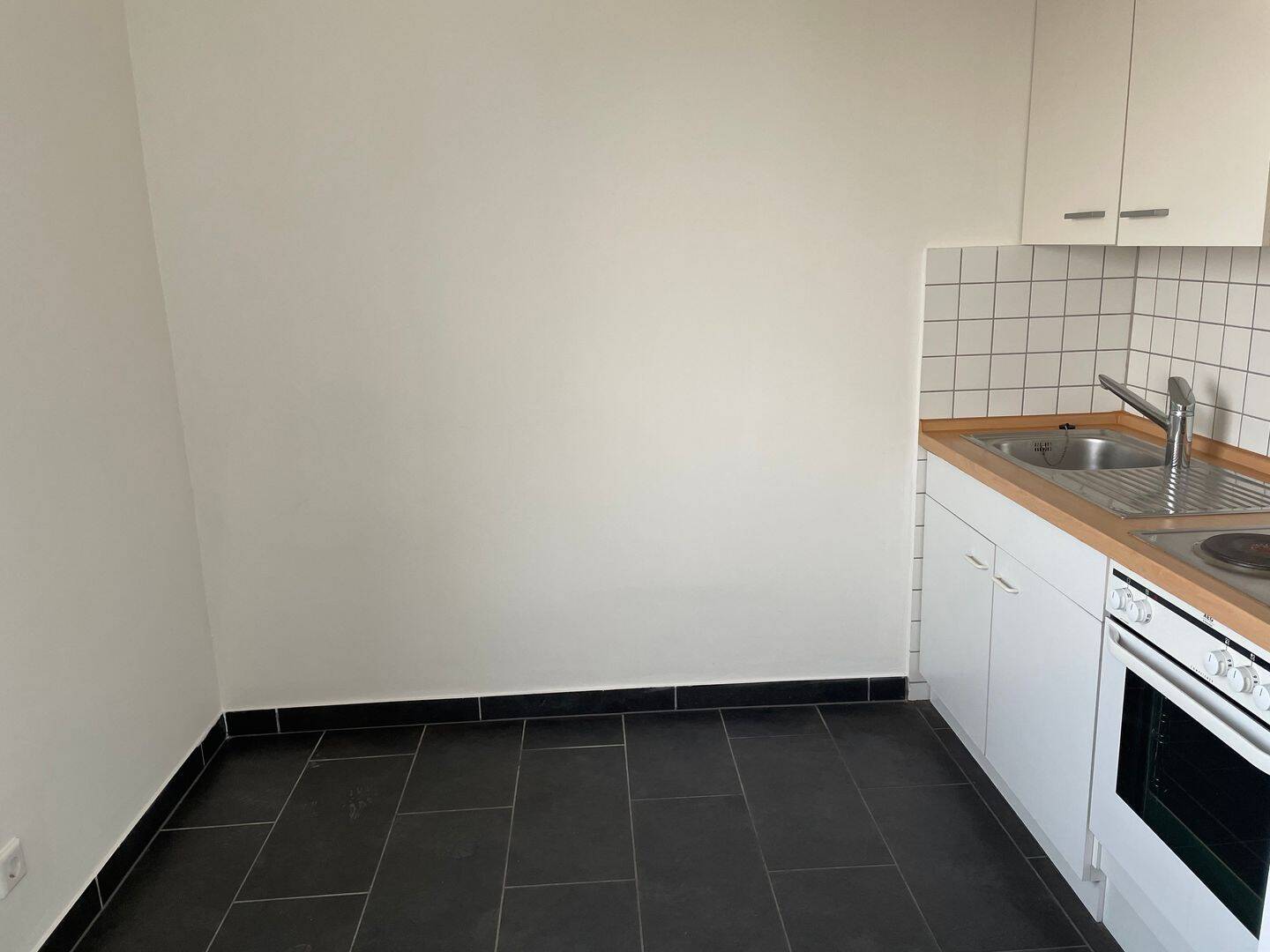 Sehr geräumige 1-Zimmer-Wohnung mit Einbauküche im Stadtteil Rennweg - Sulzbacher Straße – Nürnberg – Vorschaubild 2
