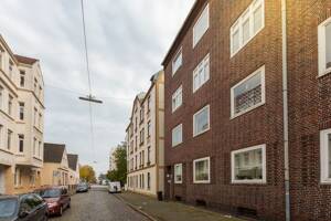 Frisch renovierte 4-Zimmer-Wohnung mit Balkon in Bremerhaven!