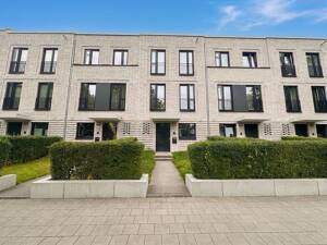 Exklusives Wohnerlebnis auf drei Ebenen - Großzügiges Stadthaus mit eigenem Garten - Wentzel Dr.