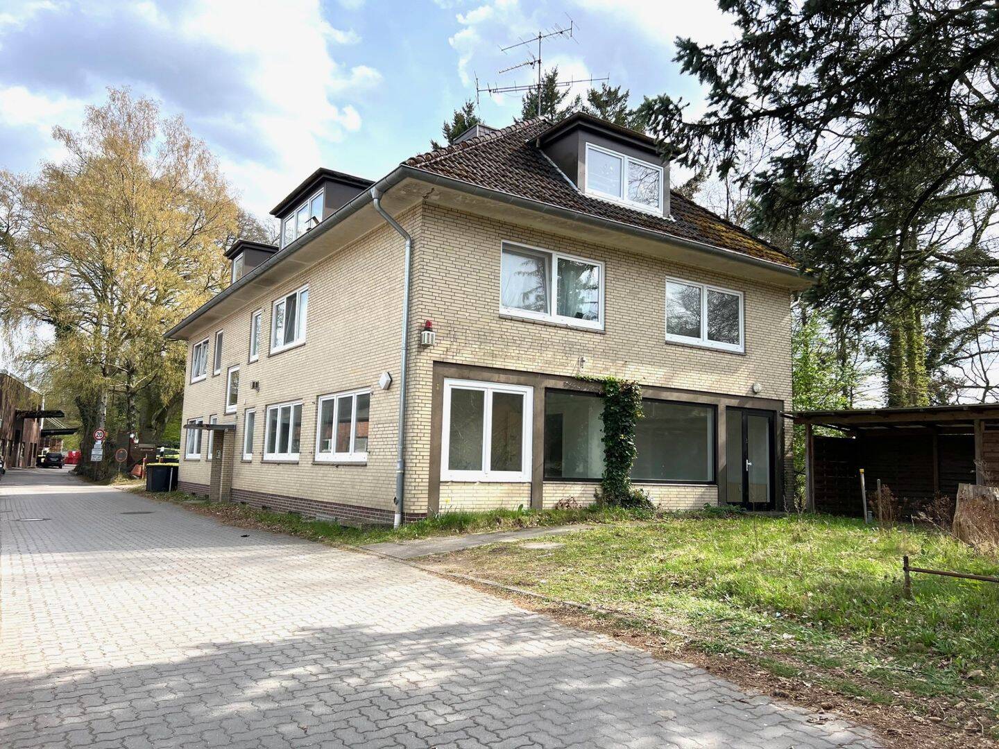 7-Familienhaus mit ca. 1.212 qm großem Grundstück in Lütjensee zu verkaufen – Lütjensee – Bild 1 von 9