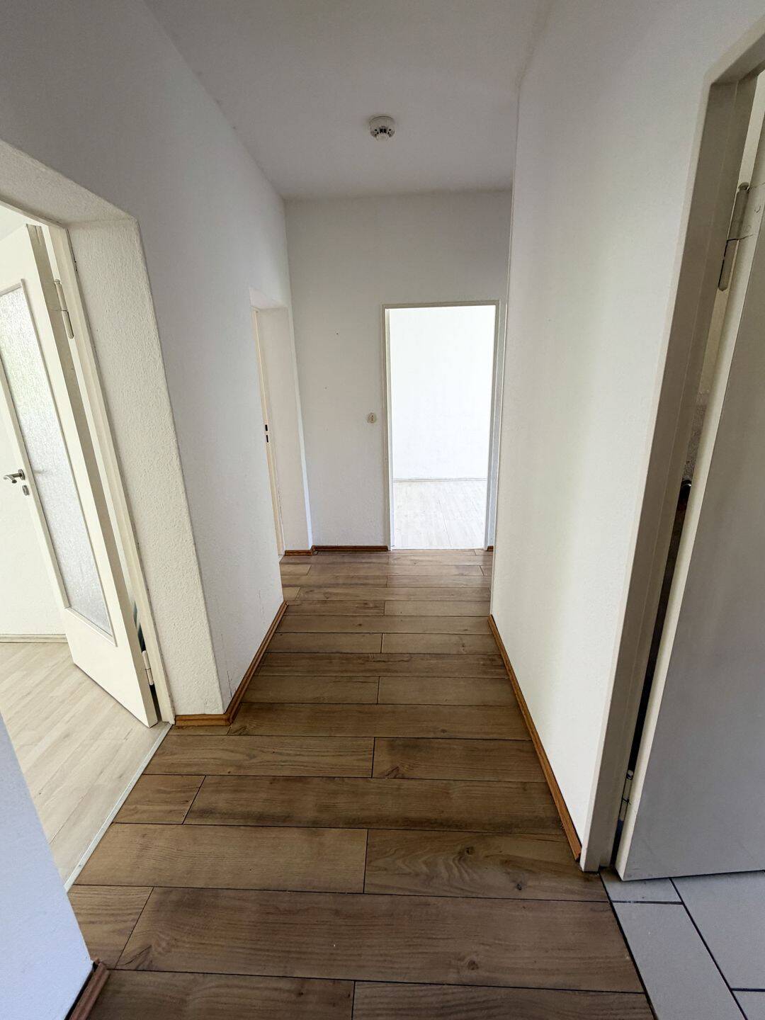 Viel Raum für Ihre Ideen: 3 Zimmer und Balkon mit Grünblick! – Berlin – Vorschaubild 3