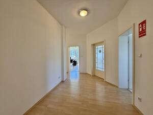 Gepflegte 4 Zi. Wohnung inkl. 2 Stellplätzen - zentrale Wohnlage – 63069 Offenbach am Main – Vorschaubild 5