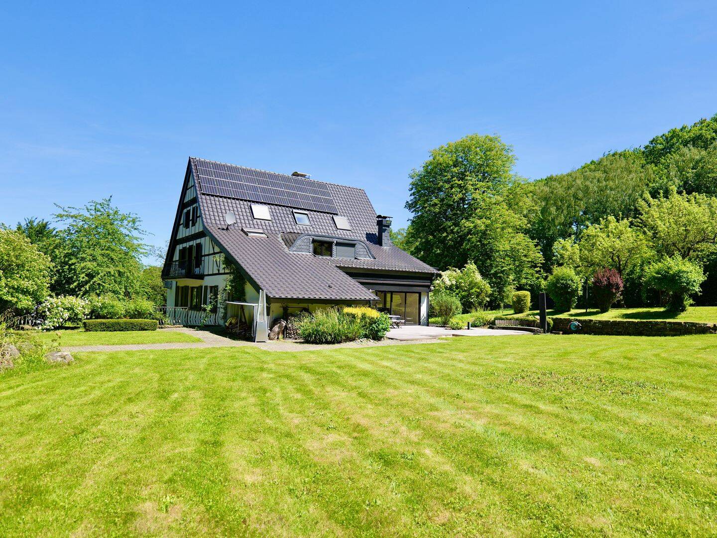 EINE RESIDENZ VON AUSSERGEWÖHNLICHER PRÄSENZ IN EXKLUSIVER WALDRANDLAGE – Hagen – Vorschaubild 7