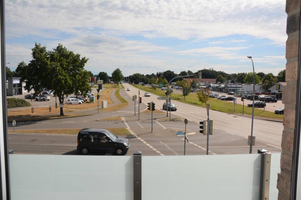 Altersgerechte Dachgeschosswohnung mit Fahrstuhl und Balkon in Südlage