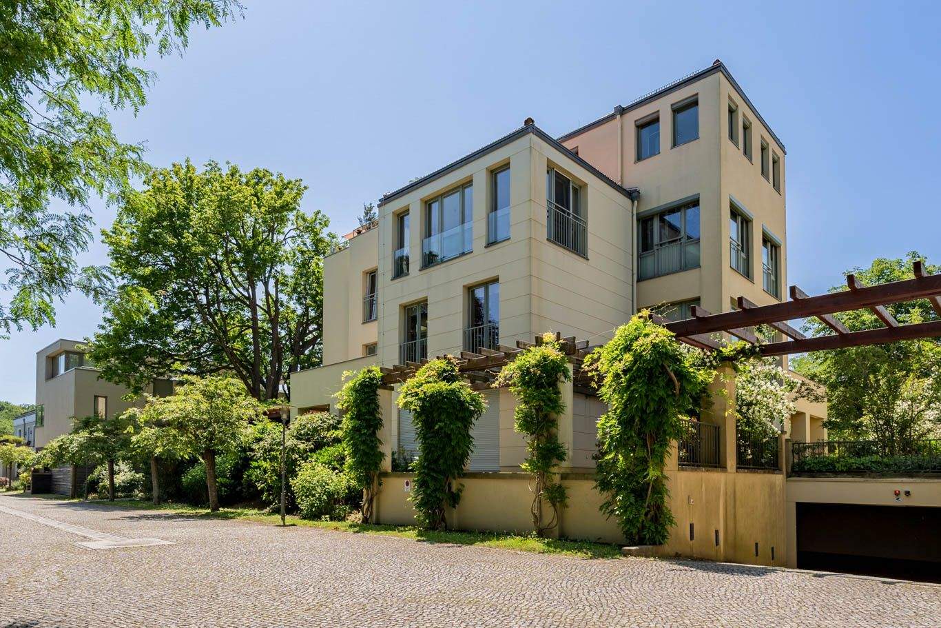 Elegantes Wohnen in einer der exklusivsten Wohnanlagen der Stadt – Potsdam – Vorschaubild 2
