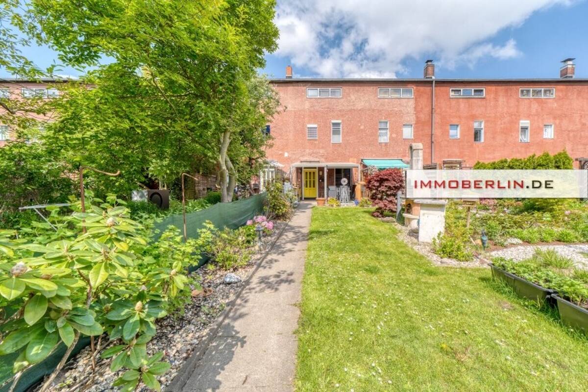 IMMOBERLIN.DE - Klassiker! Komfortables Haus mit schönem Ambiente & Gartenidylle – 12359 Berlin – Bild 1 von 9