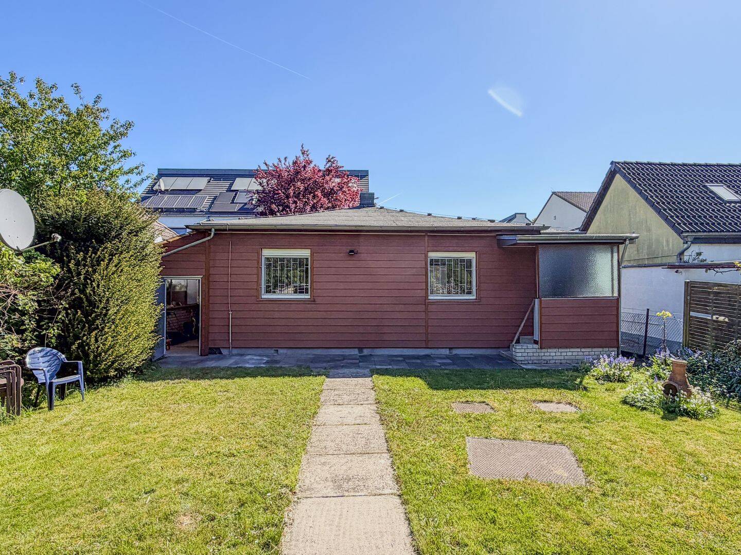 Freistehender Bungalow auf eigenem Grundstück in Düsseldorf-Gerresheim - sofort bezugsfrei