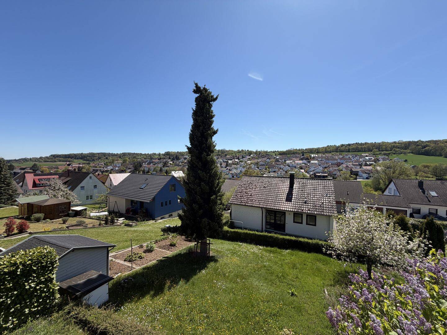 Charmantes Reihenendhaus mit Ausblick und Potenzial in Ostelsheim – Ostelsheim – Vorschaubild 3