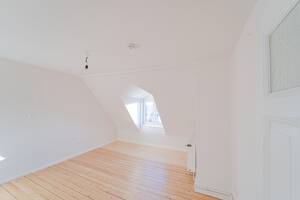 4-Zimmer-Altbauwohnung, 110 m², frisch renoviert, neue EBK und Gemeinschaftsgarten – 23554 Lübeck – Vorschaubild 6