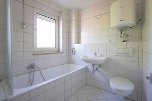 Frisch renovierte 3-Zimmer-Wohnung mit Südbalkon und Einbauküche - ideal für Singles oder Paare – 91126 Schwabach – Vorschaubild 4