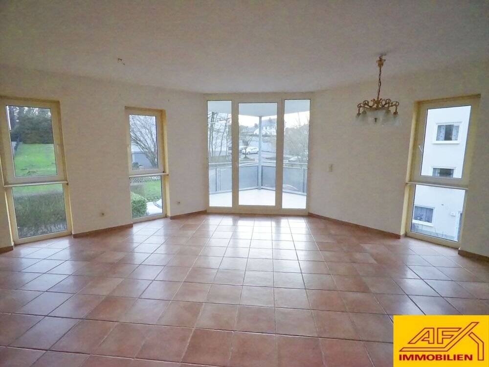 Wohlfühlwohnung mit Fahrstuhl und Carport - in ruhigem Haus