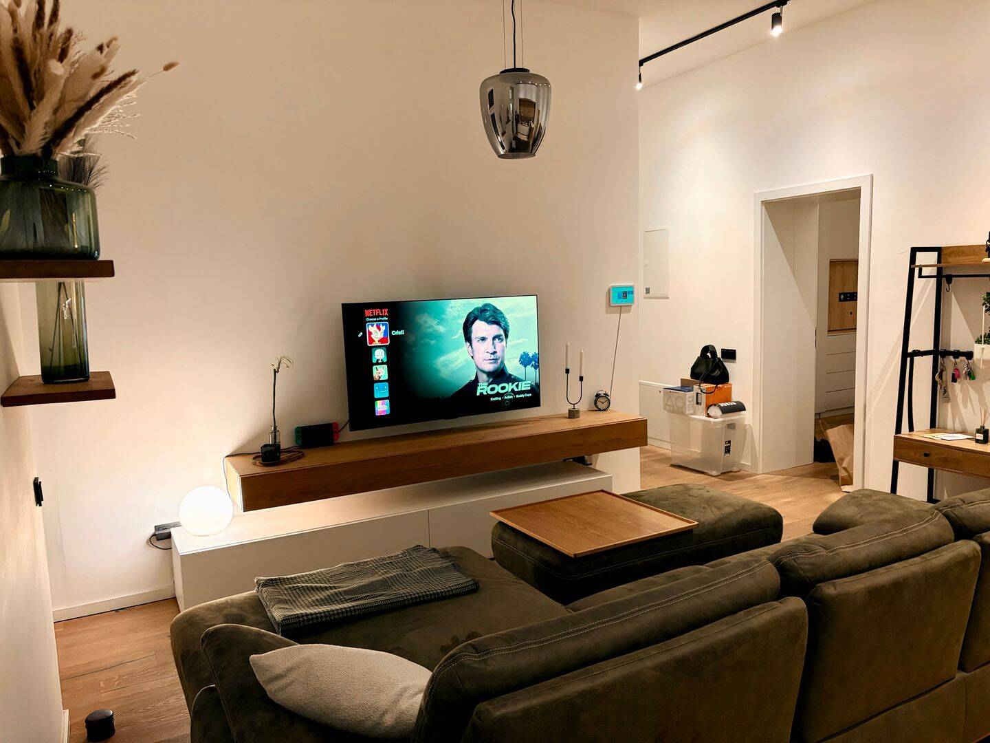 Thoughtfully Furnished 4-Room Apartment with Garden, Smart Home, High Ceilings – Düsseldorf – Vorschaubild 8