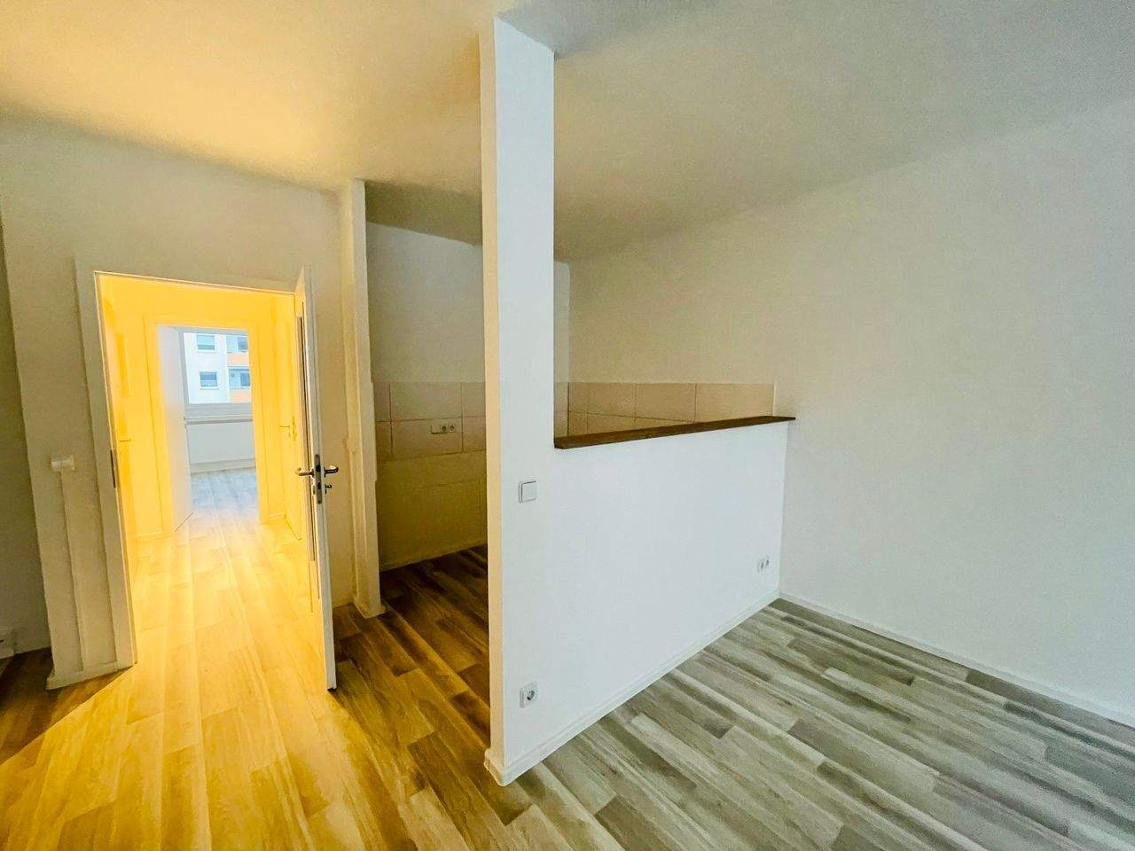 Modern, hell, gepflegt: 2-Raumwohnung mit Wohlfühlfaktor – Chemnitz – Vorschaubild 2