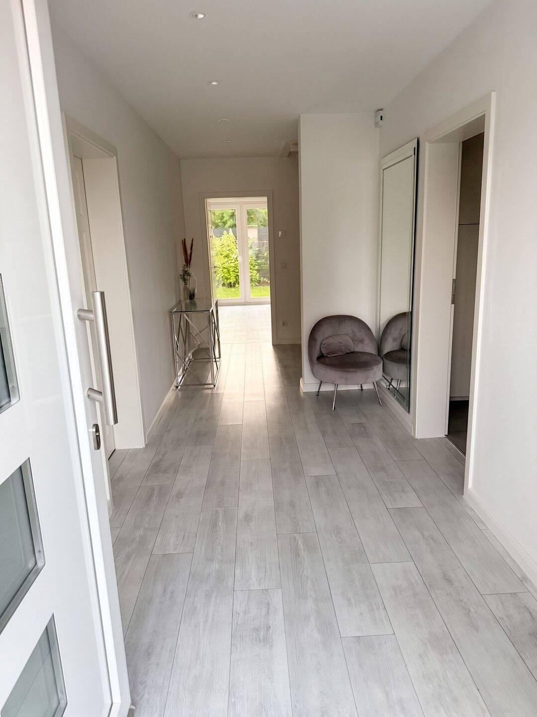 Schöngelegenes und großzügig geschnittenes Einfamilienhaus in Magdeburg – Magdeburg – Vorschaubild 2