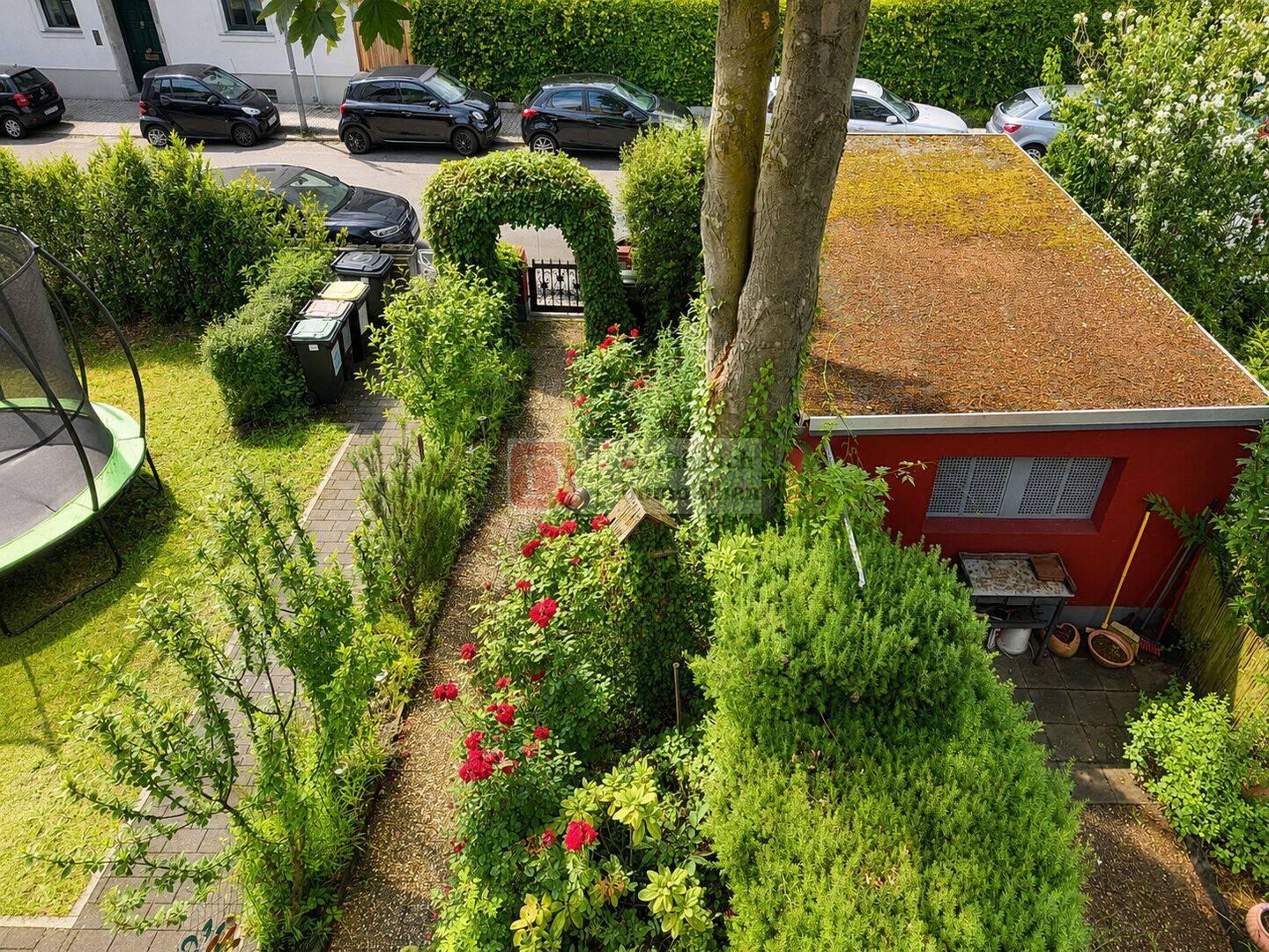 Top!! Reihenmittelhaus mit 6 Zimmern, Garten und Garage in guter Lage – Frankfurt am Main – Vorschaubild 2