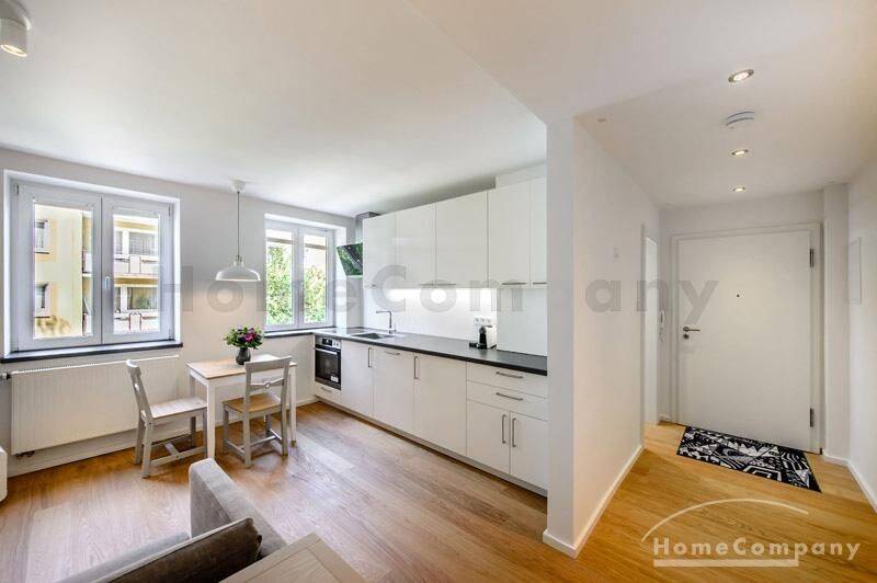 Schöne neu renovierte und möblierte 2-Zimmer-Wohnung mit Balkon in der Maxvorstadt