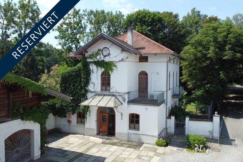 Prachtvolle Rarität und einmalige Schönheit! Villa im Toskana-Stil mit parkähnlicher Gartenanlage – Garching an der Alz – Bild 1 von 9