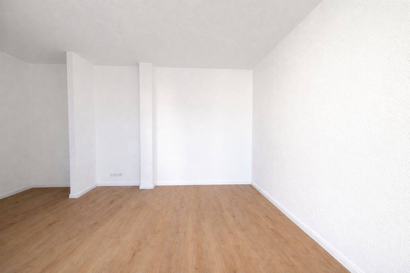 Erstbezug nach Renovierung! 2 Zimmer Wohnung mit moderner EBK im beliebten Stadtfeld-Ost – Magdeburg – Vorschaubild 2