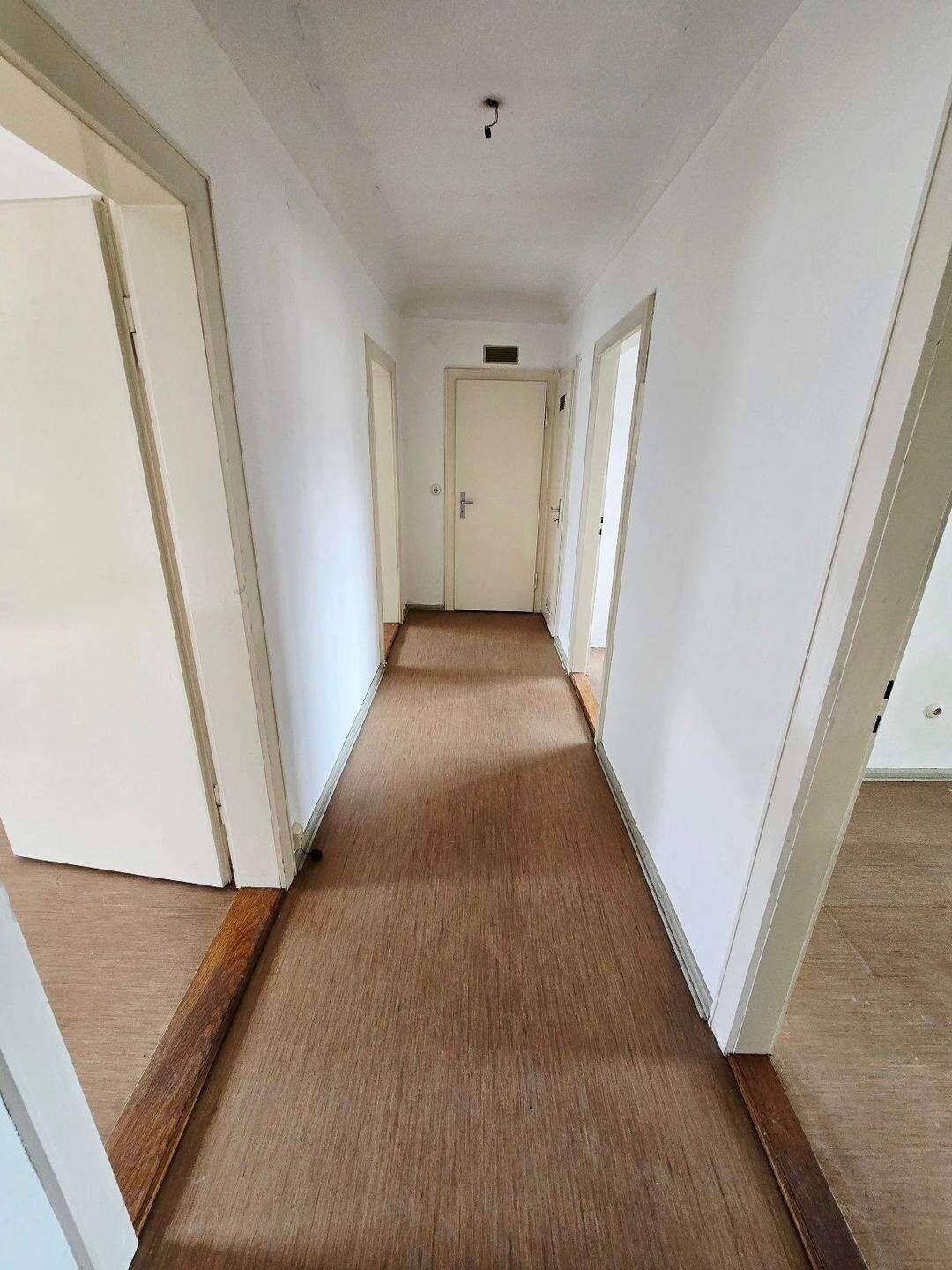 Geräumige 3-Zimmer-Wohnung mit zwei Balkonen in Nürnberg am Stadtpark – Nürnberg – Vorschaubild 5