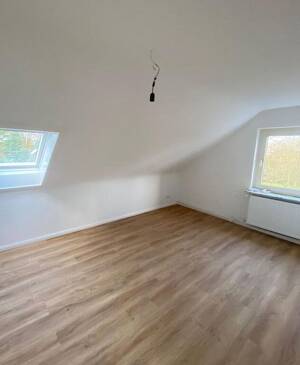 Modernisierte Dachgeschosswohnung – 21149 Hamburg – Vorschaubild 4