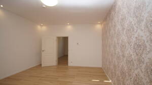 ALTBAUWOHNUNG IN INNENSTADTLAGE! Ca. 107 m² Wfl, 4 Zimmer, 3 Schlafzimmer, 1 Badezimmer und Garage. – 65185 Wiesbaden – Vorschaubild 3