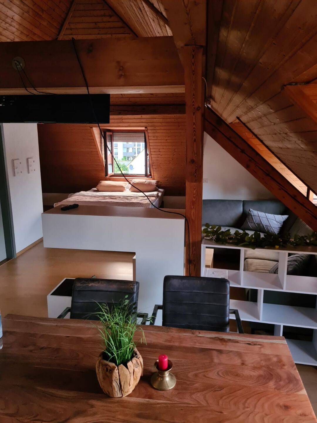Vollmöblierte DG Wohnung in Landshut Nikola