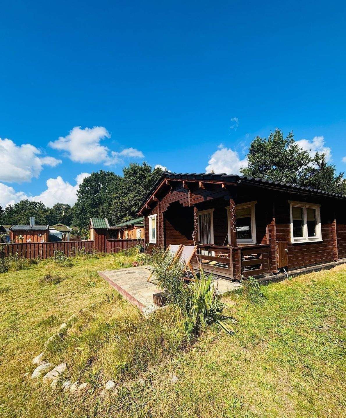 Neuwertiges Ferienhaus am Waldrand – 571 m² Grundstück mit zusätzlichem Bebauungspotenzial – Zeven – Bild 1 von 9