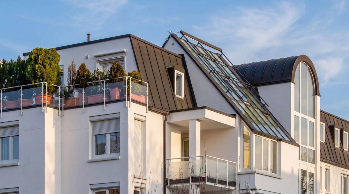 Exklusive Dachgeschosswohnung mit Penthouse-Flair und Panorama-Glasfront // Licht, Weite und Dachterrasse auf besonderem Niveau – 74321 Bietigheim-Bissingen – Bild 1 von 9