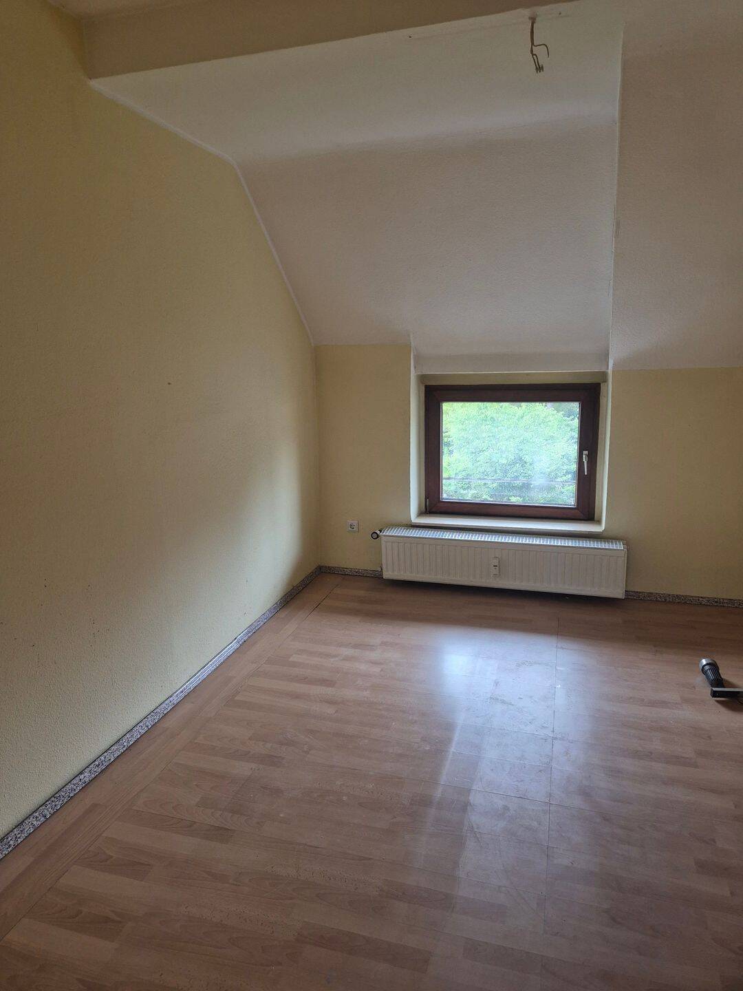 Charmante 2-Zimmer-Wohnung im 3. Obergeschoss eines gepflegten Mehrfamilienhauses – Düsseldorf – Vorschaubild 3