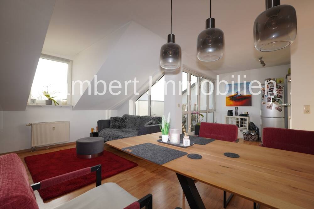 Lichtdurchflutete DG-Wohnung mit Sonnenloggia und Tiefgaragenstellplatz in Wiesbaden-Erbenheim – Wiesbaden – Vorschaubild 5