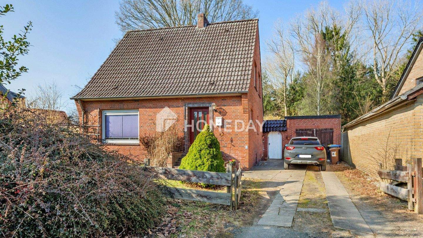 Solide Basis mit Perspektive - Einfamilienhaus auf weitläufigem Grundstück – Alt Duvenstedt – Bild 1 von 9