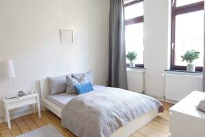 FURNISHED flat close to city and airport - Only 1 PERS