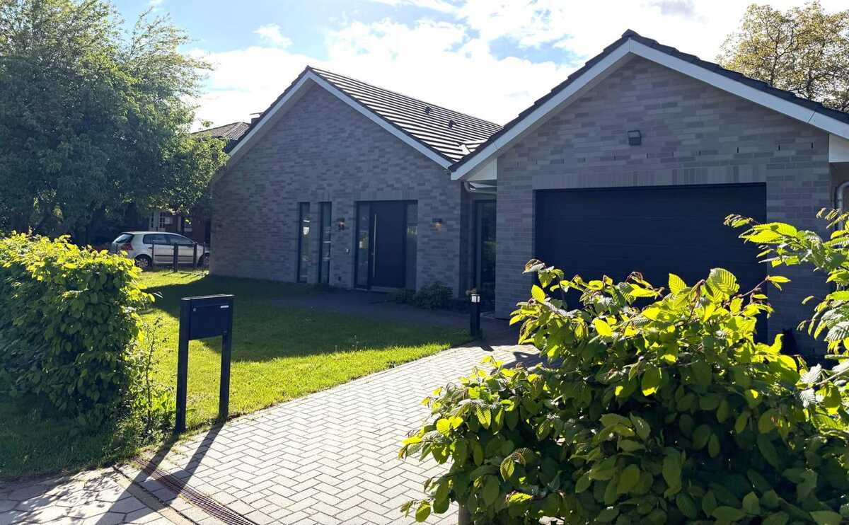Vermieteter 3-Zimmer-Bungalow (Neubau 2022) barrierefrei mit Garage und schönem Garten – 22045 Hamburg – Bild 1 von 9