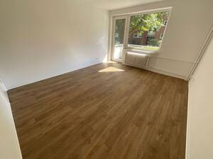Frisch renovierte 2,5 Zimmer-Wohnung mit Balkon und Tageslichtbad mit Wanne – 23554 Lübeck – Vorschaubild 3