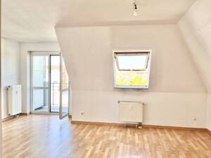 Ruihig wohnen unterm Dach mit Lift, EBK & Balkon! – 1277 Dresden – Vorschaubild 8