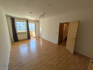 ++ helle 3-Raum Wohnung mit Loggia und Einbauküche in Zwickau-Mosel - nahe dem VW Werk ++ – 8058 Zwickau – Vorschaubild 7