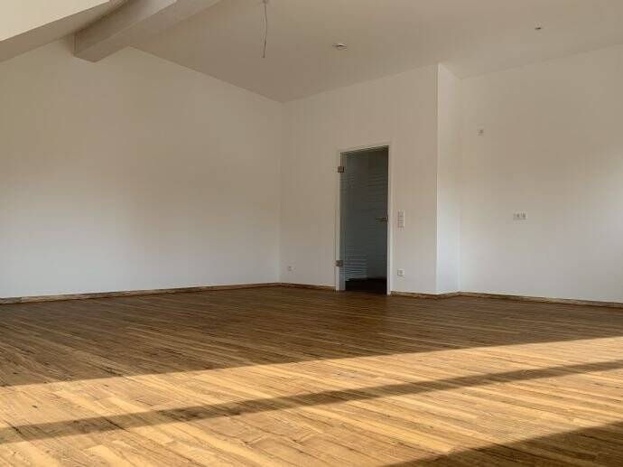 Stilvolle, neuwertige 2-Zimmer-DG-Wohnung mit Balkon und EBK in Aubing, München – München – Vorschaubild 3