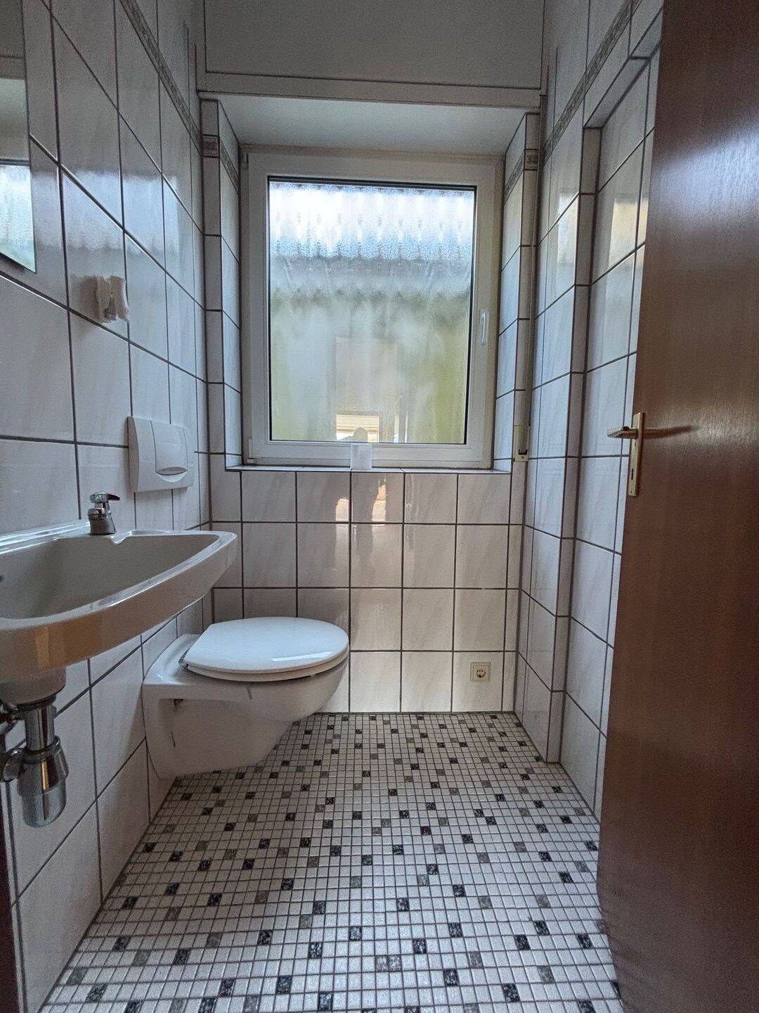 Herzlich willkommen in Reichshof–Oberagger! Attraktives Zweifamilienhaus in ruhiger Höhenlage – ideal als Kapitalanlage oder Mehrgenerationenlösung – Reichshof – Vorschaubild 9