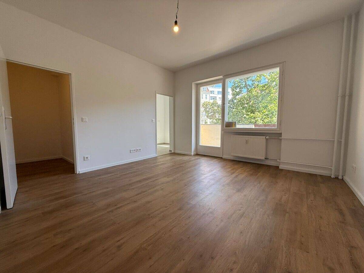 BESICHTIGUNG Freitag 12:30 Charlottenburg: Saniertes ERSTBEZUG Apartment MIT BALKON - 33 m² – 10717 Berlin – Bild 1 von 8