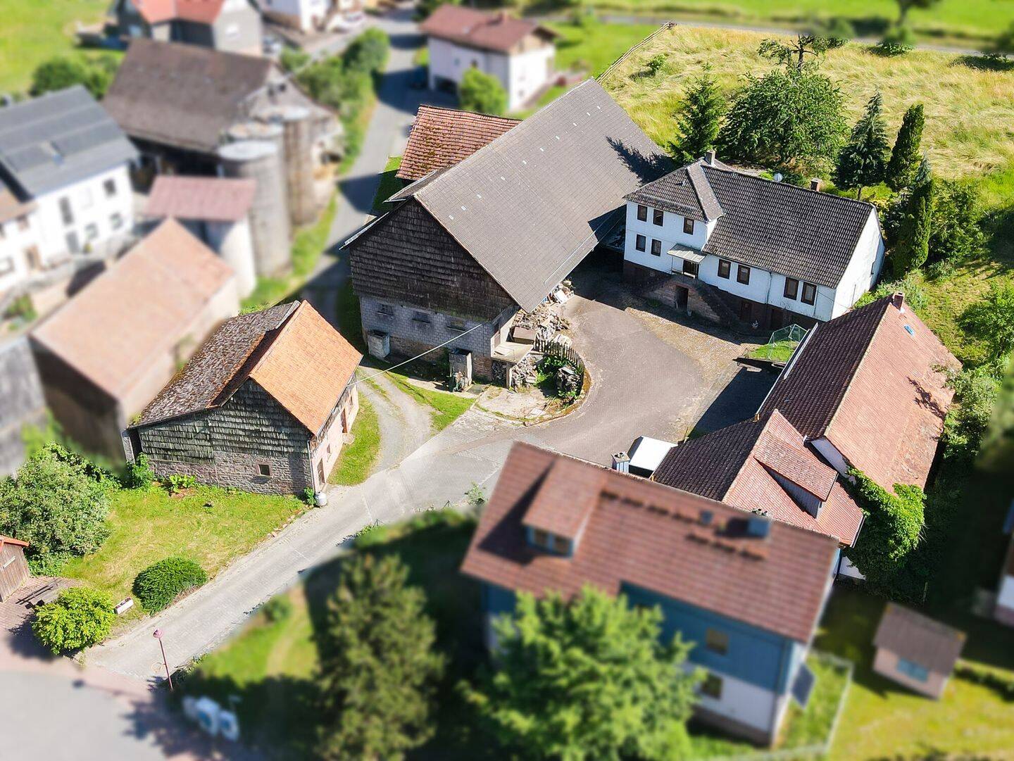 Einmalige Chance: Hofreite mit Nebengebäuden & Stallungen am Ortsrand in unmittelbarer Naturnähe!