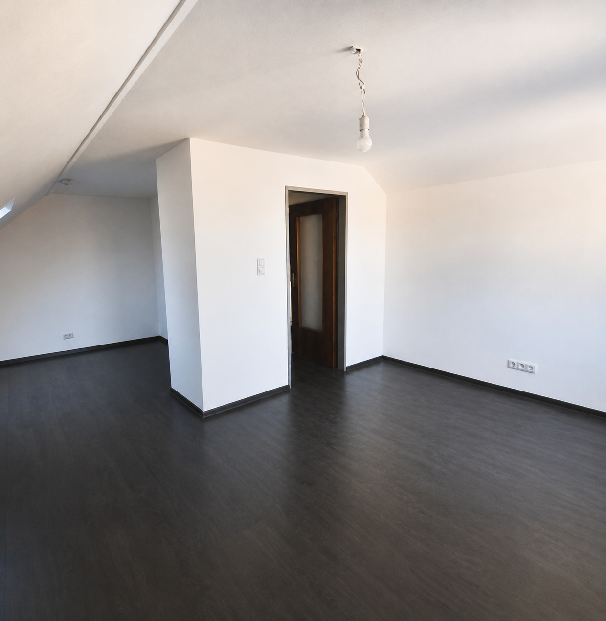 2 Zimmer mit begehbarem Kleiderschrank, Keller und Gartenmitbenutzung