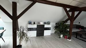 Moderne 2-Zimmer-Dachgeschosswohnung mit Einbauküche in Merseburg-Beuna zu vermieten – 6217 Merseburg – Vorschaubild 4