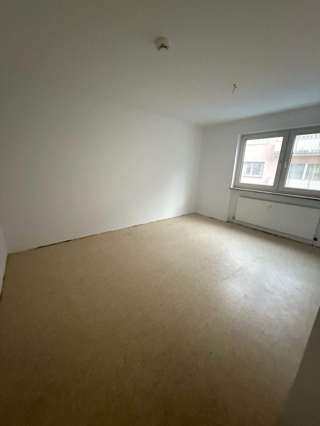 zentrale 2 Zimmerwohnung - bitte Bewerbungsbogen ausfüllen – Nürnberg – Vorschaubild 3