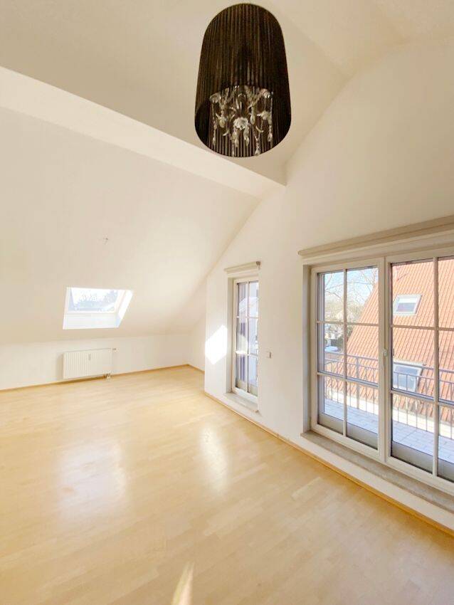Kreative Dachgeschosswohnung mit Balkon - ruhig und zentral in München-Daglfing – München – Vorschaubild 2