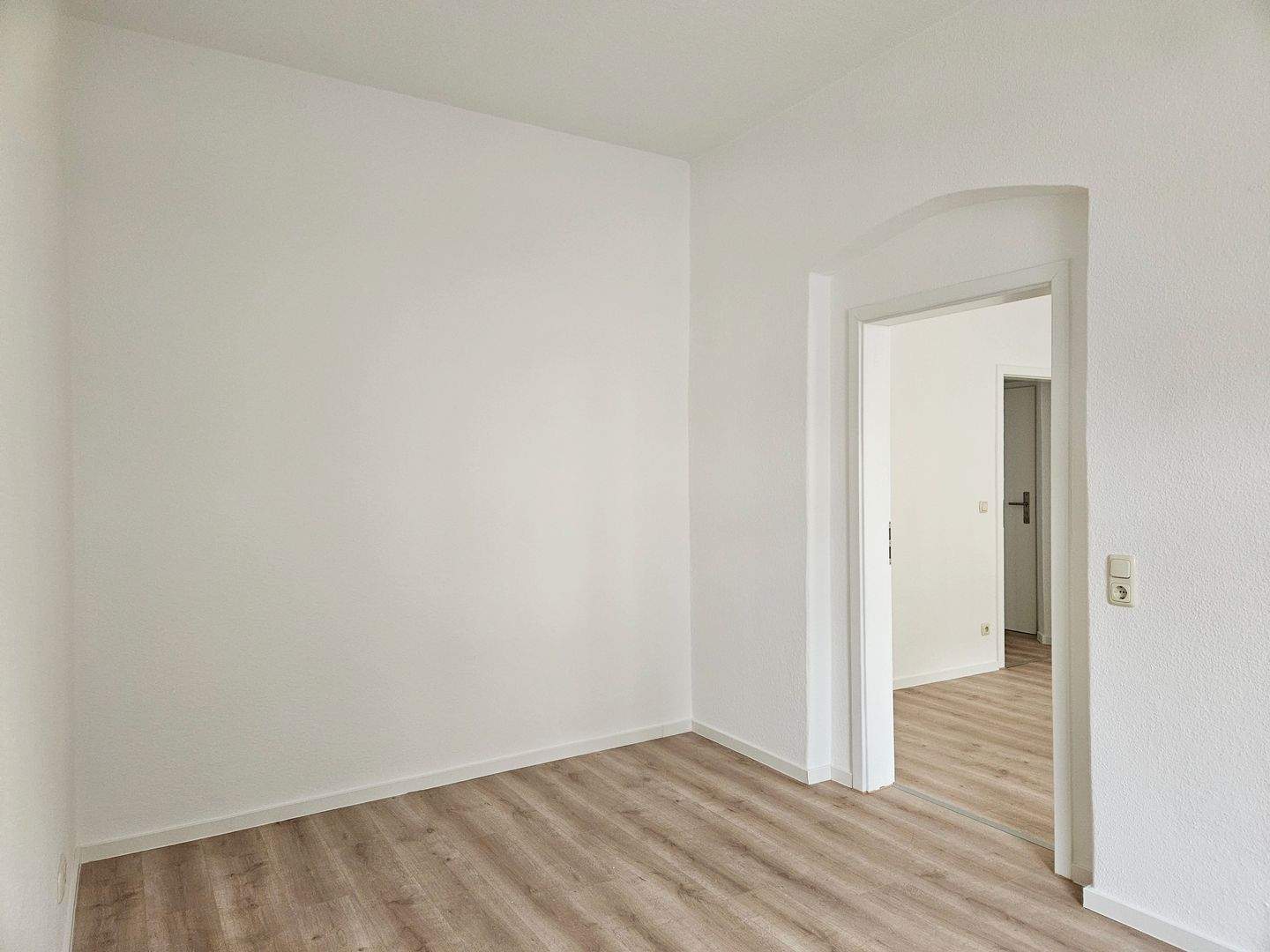 Mit Video: Praktische Hochparterre-Wohnung mit Tageslichtbad – Magdeburg – Vorschaubild 5